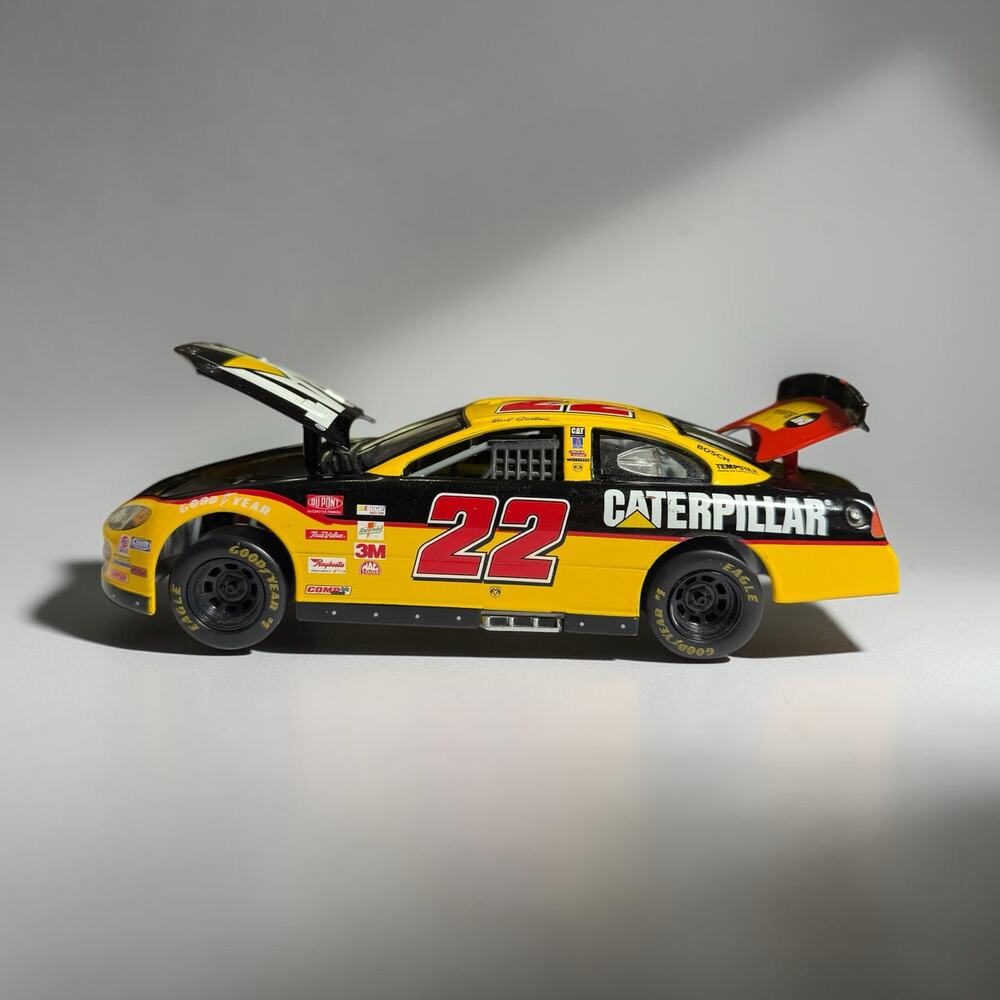 Ward Burton #22 Caterpillar Dodge Intrepid 1:24 AP Racing Champions Diecast